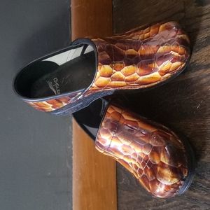 Dansko Clogs Tigers Eye Reptile Print Size 7